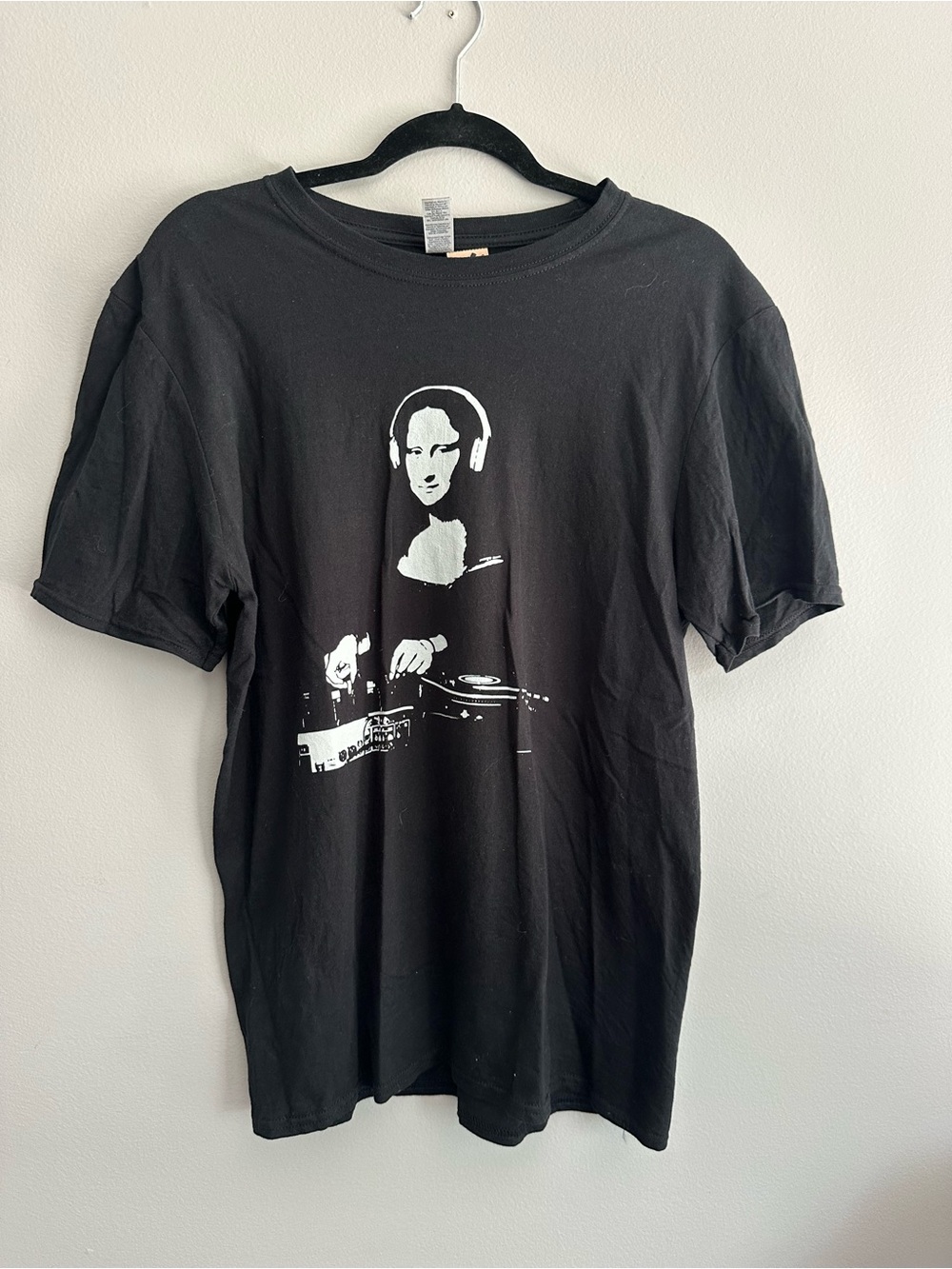 Gildan Black T-Shirt with White DJ Mona Lisa Graphic